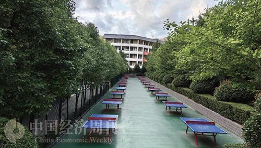 2025澳门精准正版资料,男孩开学发现女同学转学崩溃大哭,精准解释落实及其象征意义_体验版V15.30